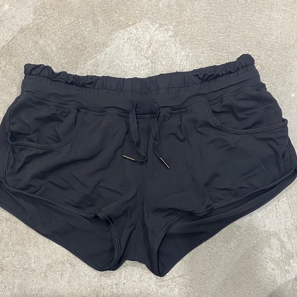 Lululemon shorts 8